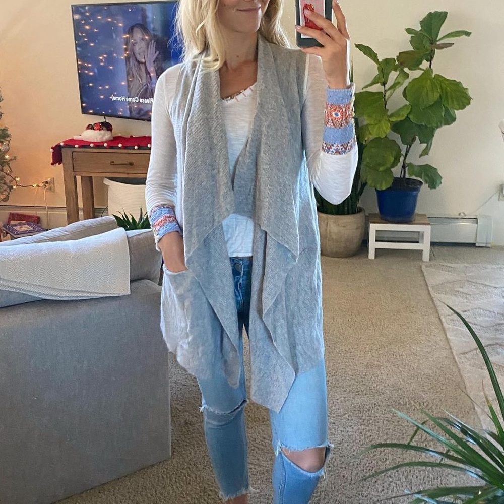 Vince gray cashmere sweater vest👟⏱🤳🏼